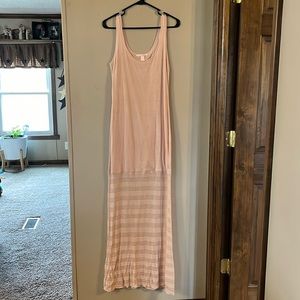 NEW WITHOUT TAGS Victoria’s Secret light peach maxi dress size Medium